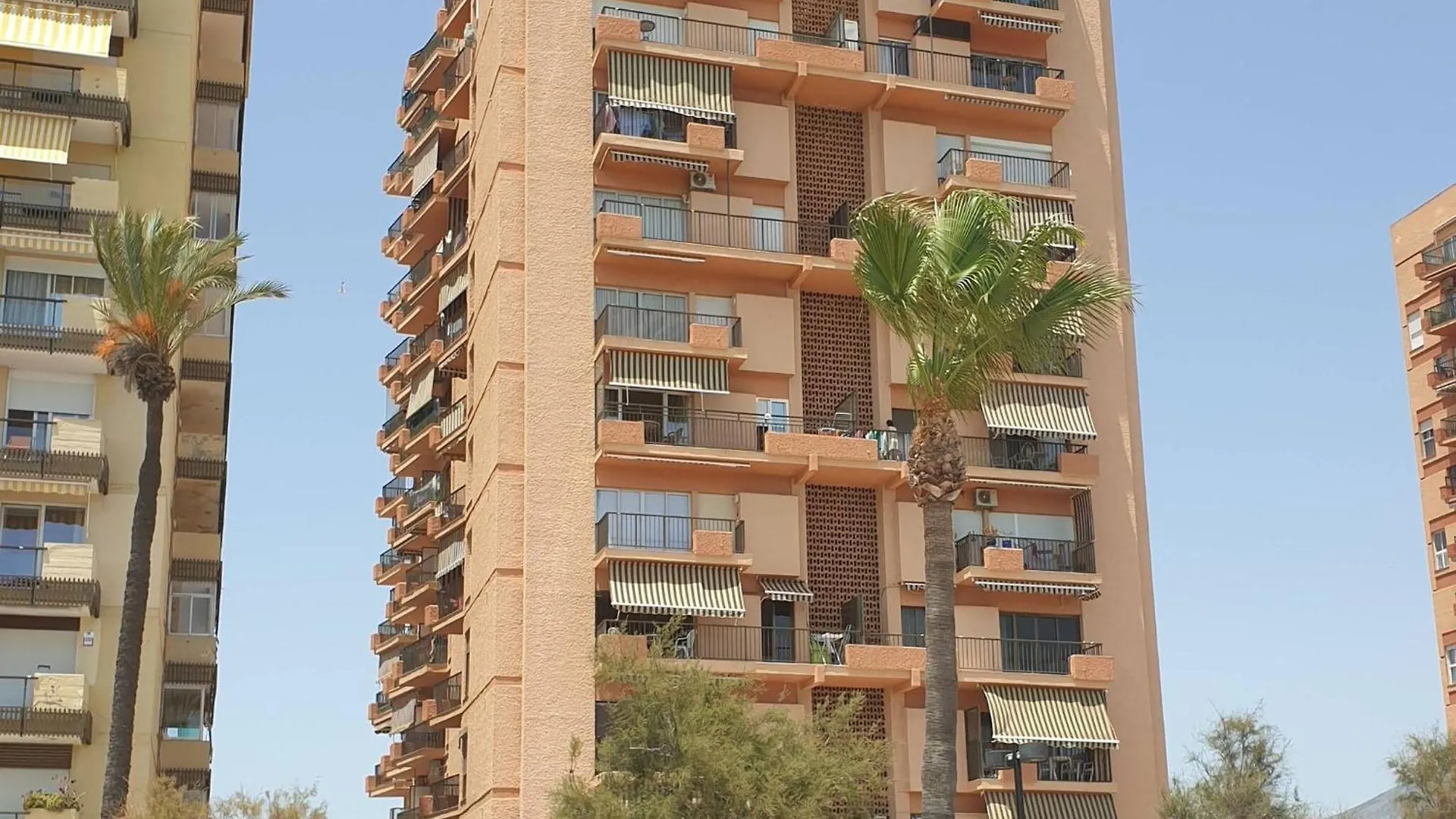 Belvilla By Oyo Sky-High Seaside Fuengirola Flat, Cleaning Included إسبانيا
