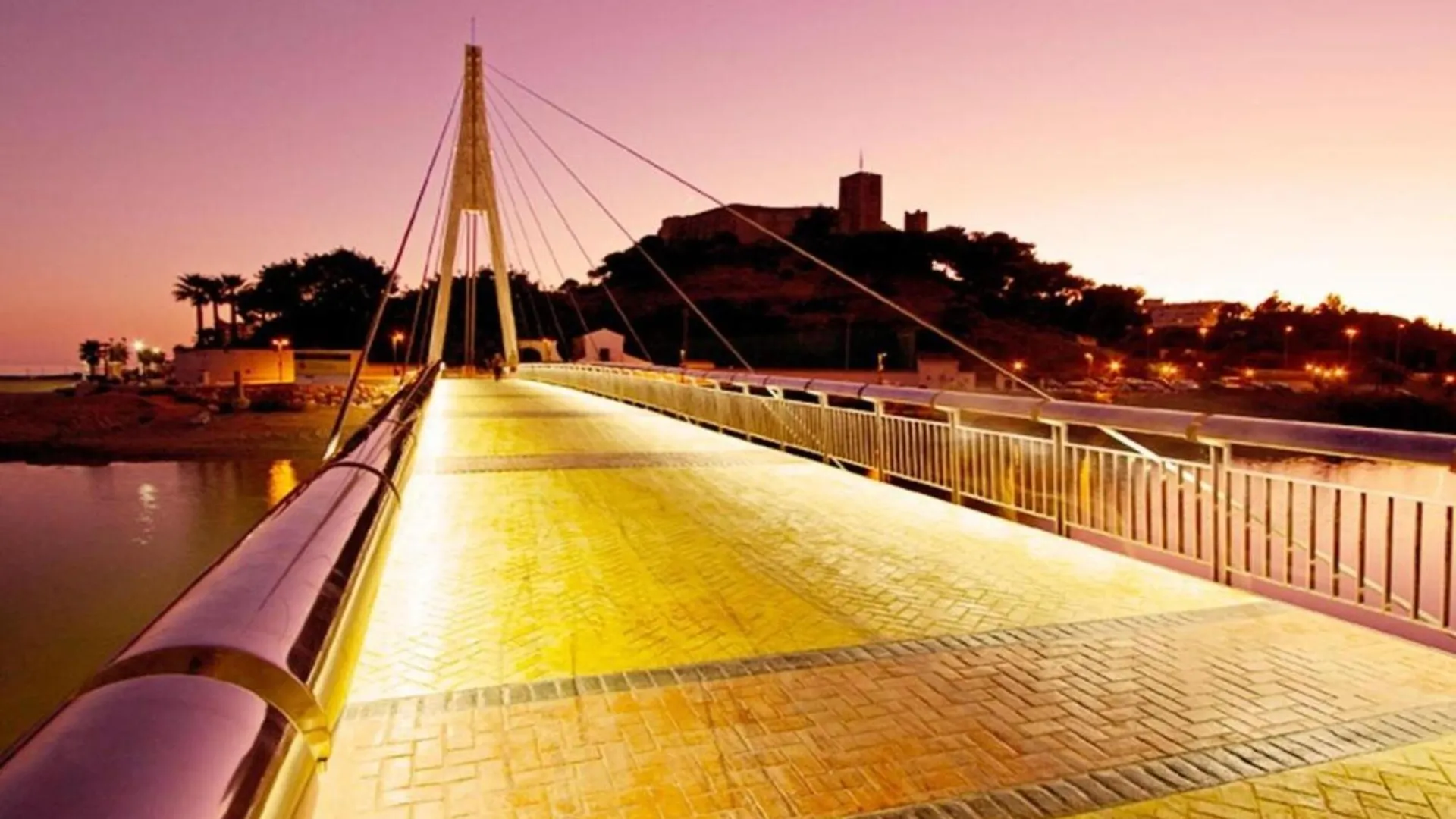 Belvilla By Oyo Sky-High Seaside Fuengirola Flat, Cleaning Included شقة